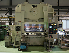 精密成形トランスファープレス200ton