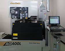 ワイヤーカット放電加工機